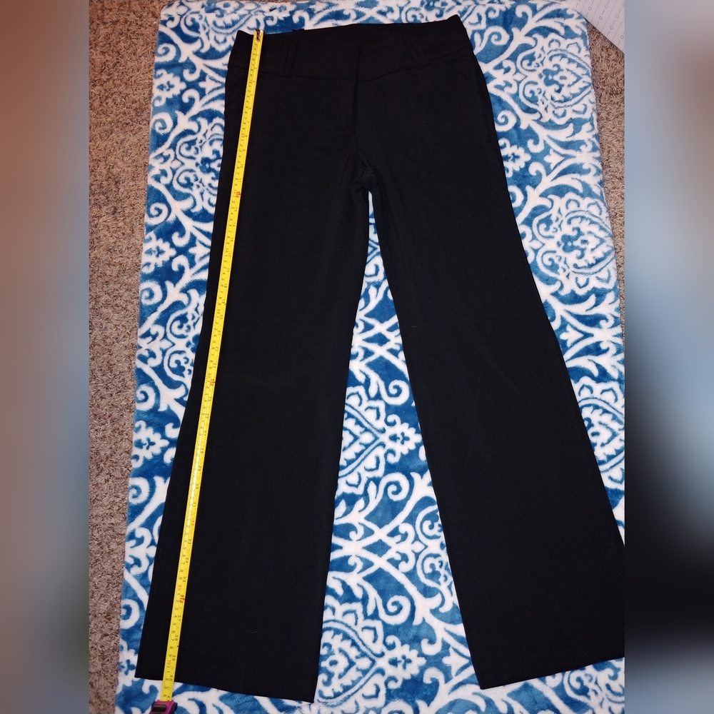 No brand name. Dress slacks. Size 7. Black.